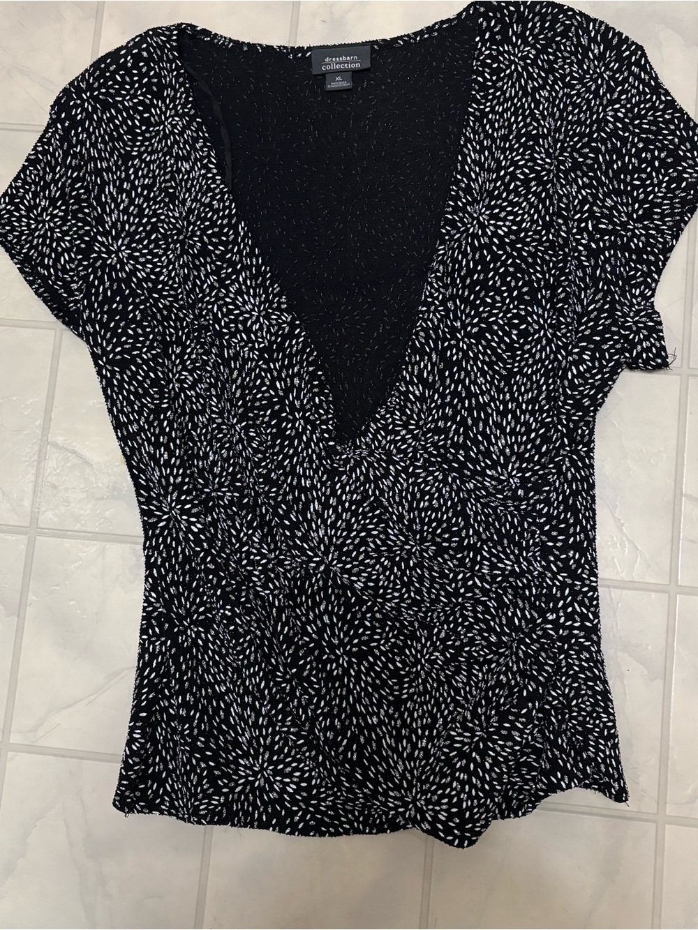 dressbarn Black and White V-Neck Glittery Top size XL